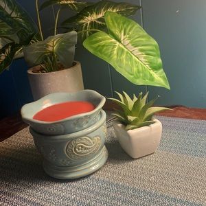 Scentsy Carrie Electric Wax Tart Warmer Blue Green Ceramic